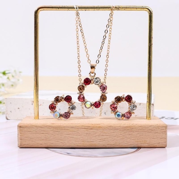 Rose Gold Plated Rhinestone Pendant Necklace & Earrings Set - Picture 3 of 6